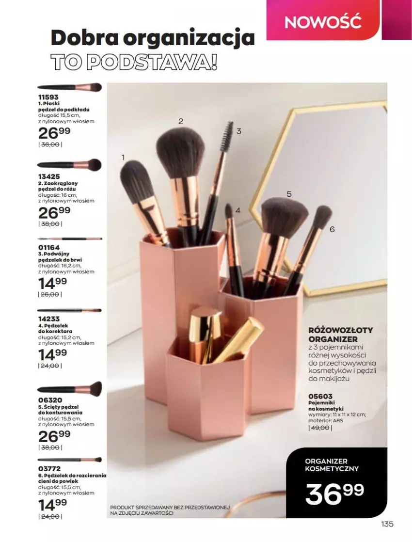 Gazetka promocyjna Avon - Katalog Avon 3/2022 kampania marzec - ważna 01.03 do 31.03.2022 - strona 135 - produkty: Makijaż, Organizer, Płaski pędzel, Podkład, Pojemnik, Sok